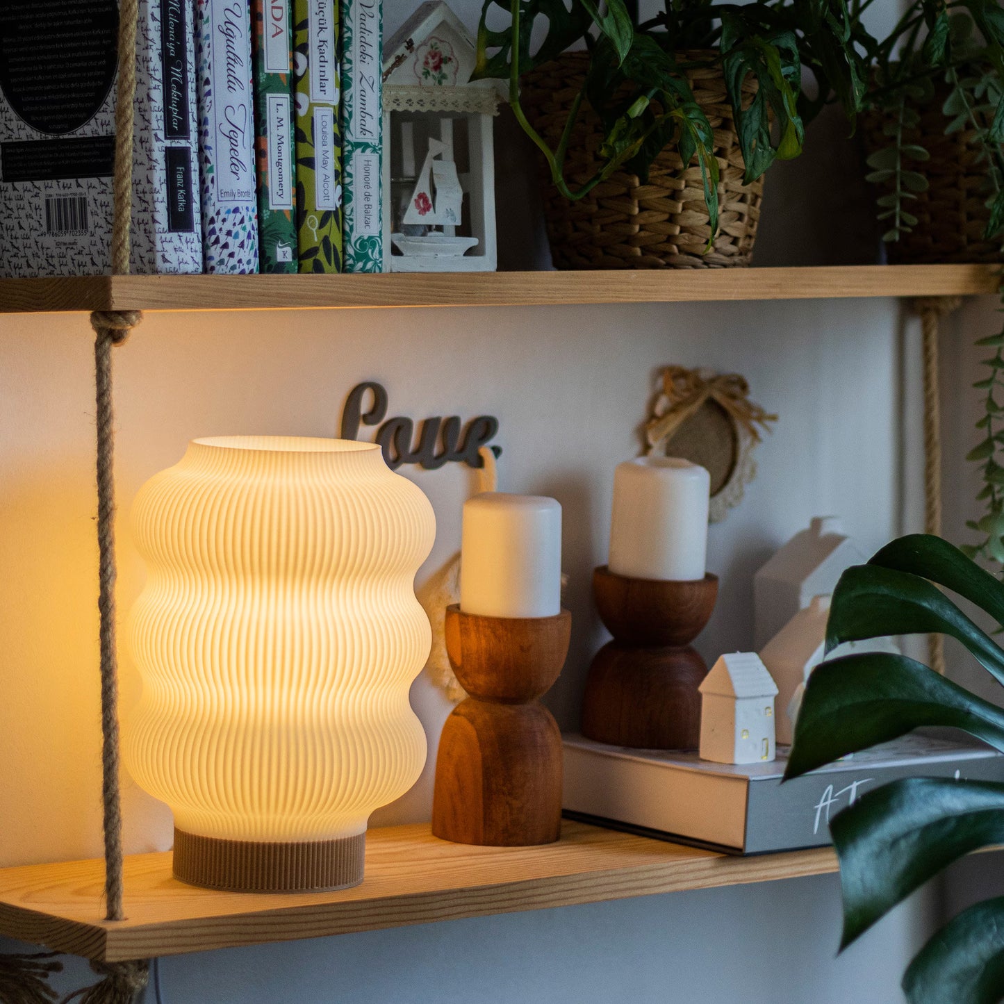 Ostraco Table Lamp, Charming Designer Lamp as a Shelf Decor Light